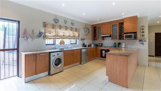 False - House For Sale in Fourways, Sandton, Gauteng - M10136