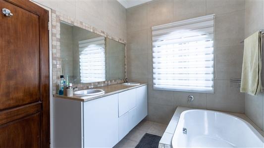 False - House For Sale in Fourways, Sandton, Gauteng - M10136