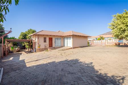 House For Sale in Tlhabane West, Rustenburg, North West - M127297