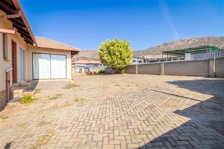 House For Sale in Tlhabane West, Rustenburg, North West - M127297