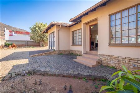 House For Sale in Tlhabane West, Rustenburg, North West - M127297
