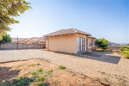 House For Sale in Tlhabane West, Rustenburg, North West - M127297