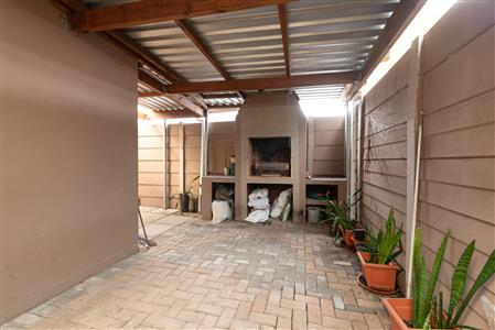 False - House For Sale in Townsend Estate, Goodwood, Western Cape - M121678