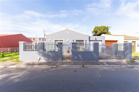 False - House For Sale in Townsend Estate, Goodwood, Western Cape - M121678