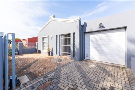 False - House For Sale in Townsend Estate, Goodwood, Western Cape - M121678