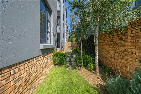 False - Apartment For Sale in Pinehaven, Krugersdorp, Gauteng - M117808