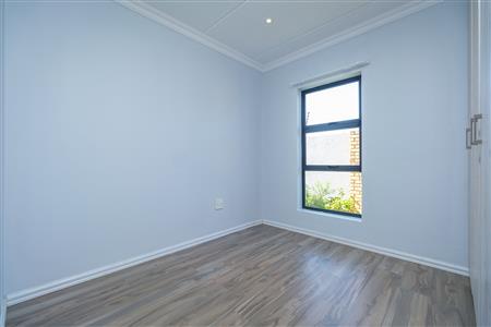 False - Apartment For Sale in Pinehaven, Krugersdorp, Gauteng - M117808