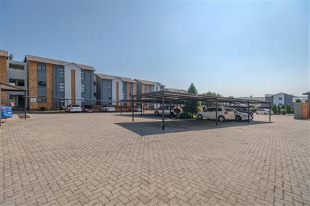 False - Apartment For Sale in Pinehaven, Krugersdorp, Gauteng - M117808