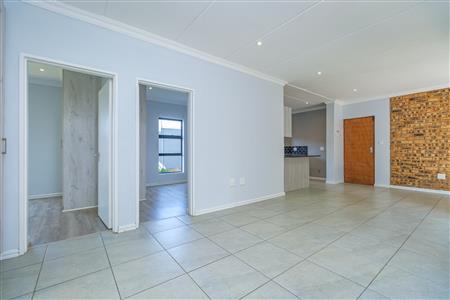 False - Apartment For Sale in Pinehaven, Krugersdorp, Gauteng - M117808