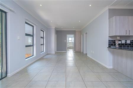 False - Apartment For Sale in Pinehaven, Krugersdorp, Gauteng - M117808