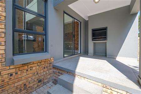 False - Apartment For Sale in Pinehaven, Krugersdorp, Gauteng - M117808