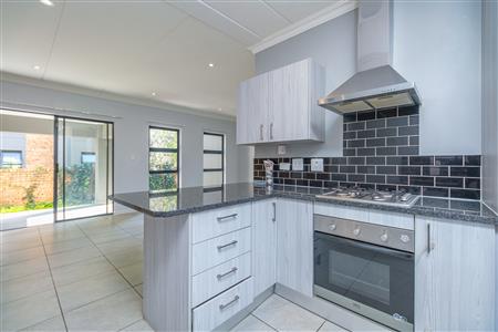 False - Apartment For Sale in Pinehaven, Krugersdorp, Gauteng - M117808