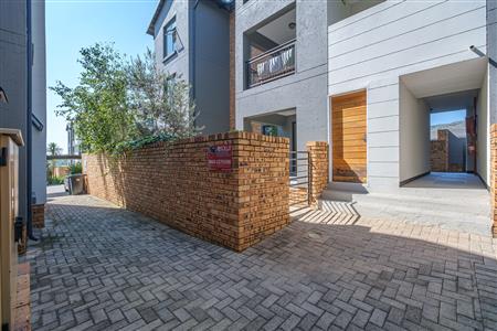 False - Apartment For Sale in Pinehaven, Krugersdorp, Gauteng - M117808
