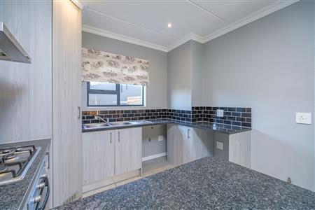 False - Apartment For Sale in Pinehaven, Krugersdorp, Gauteng - M117808