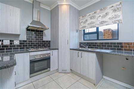 False - Apartment For Sale in Pinehaven, Krugersdorp, Gauteng - M117808