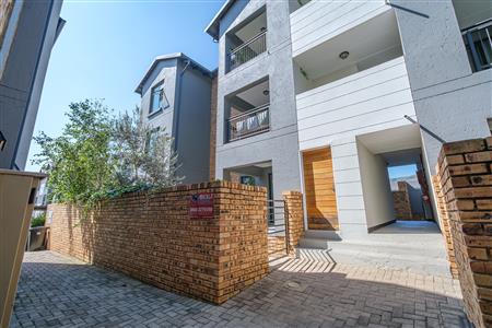 False - Apartment For Sale in Pinehaven, Krugersdorp, Gauteng - M117808