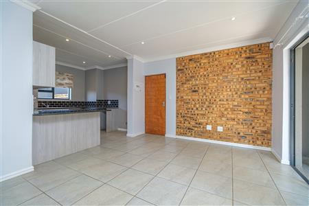 False - Apartment For Sale in Pinehaven, Krugersdorp, Gauteng - M117808