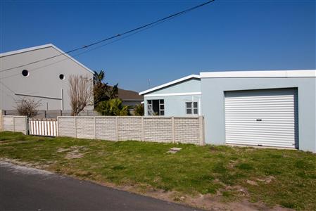 False - House For Sale in Kidds Beach, East London, Eastern Cape - M121837