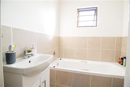 False - House For Sale in Gonubie, East London, Eastern Cape - M121838