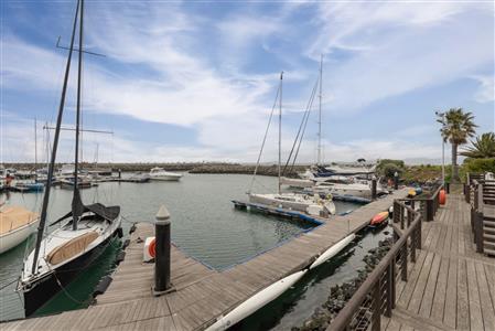 False - Apartment For Sale in Mouille Point, Cape Town, Western Cape - M121901