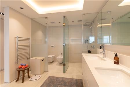 False - Apartment For Sale in Mouille Point, Cape Town, Western Cape - M121901