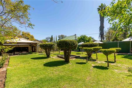 Restaurant For Sale in Oudtshoorn South, Oudtshoorn, Western Cape - M127296
