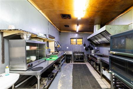 Restaurant For Sale in Oudtshoorn South, Oudtshoorn, Western Cape - M127296