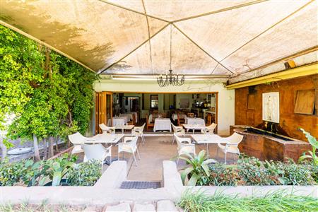 Restaurant For Sale in Oudtshoorn South, Oudtshoorn, Western Cape - M127296