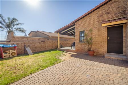 House Unavailable in Fourways, Sandton, Gauteng - M122139
