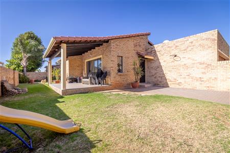 House Unavailable in Fourways, Sandton, Gauteng - M122139