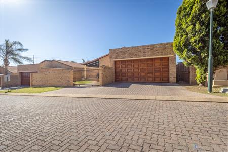 House Unavailable in Fourways, Sandton, Gauteng - M122139