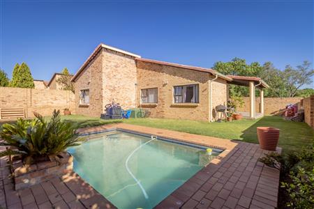 House Unavailable in Fourways, Sandton, Gauteng - M122139