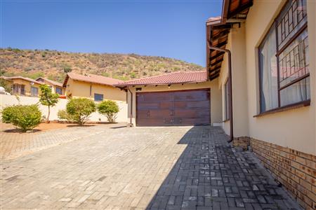 False - House For Sale in Tlhabane West, Rustenburg, North West - M122144