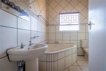False - House For Sale in Tlhabane West, Rustenburg, North West - M122144