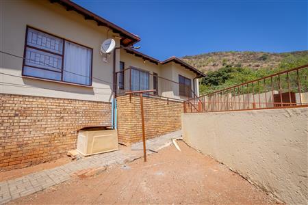 False - House For Sale in Tlhabane West, Rustenburg, North West - M122144