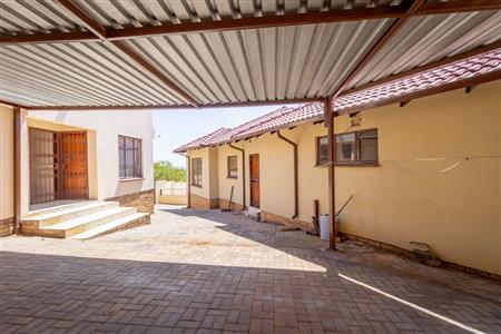 False - House For Sale in Tlhabane West, Rustenburg, North West - M122144