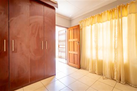 False - House For Sale in Tlhabane West, Rustenburg, North West - M122144