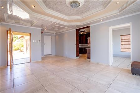False - House For Sale in Tlhabane West, Rustenburg, North West - M122144