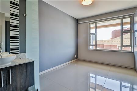 False - Apartment For Sale in Rosebank, Johannesburg, Gauteng - M122213