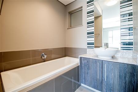 False - Apartment For Sale in Rosebank, Johannesburg, Gauteng - M122213