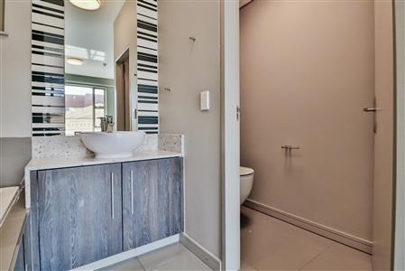 False - Apartment For Sale in Rosebank, Johannesburg, Gauteng - M122213