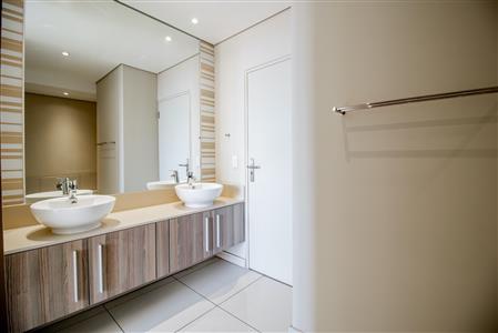 False - Apartment For Sale in Rosebank, Johannesburg, Gauteng - M122212