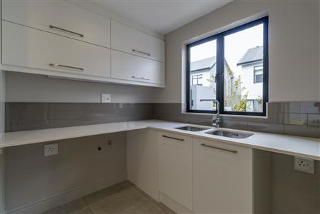False - Townhouse Sold in Fourways, Sandton, Gauteng - M122223