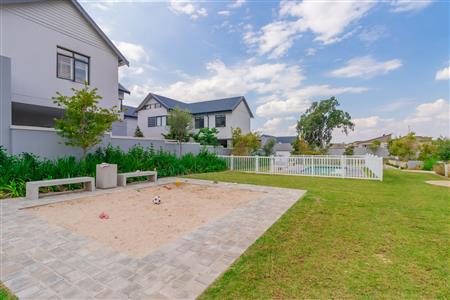 False - Townhouse For Sale in Broadacres, Sandton, Gauteng - M122316