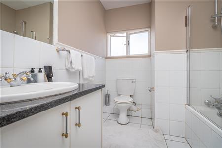 False - Apartment For Sale in Sandown, Sandton, Gauteng - M123522