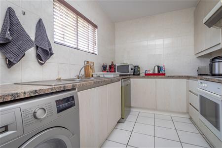 False - Apartment For Sale in Sandown, Sandton, Gauteng - M123522