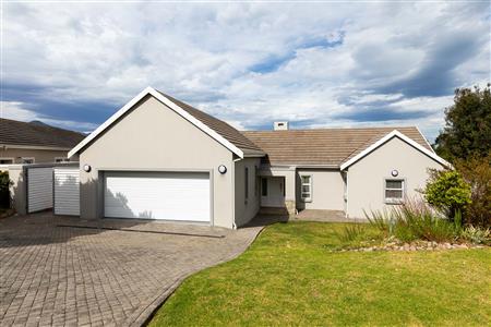 House For Sale in Kraaibosch Country Estate, George, Western Cape - M122445