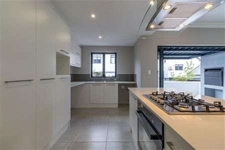 False - Townhouse For Sale in Broadacres, Sandton, Gauteng - M122732