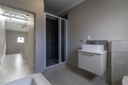 False - Townhouse For Sale in Broadacres, Sandton, Gauteng - M122732