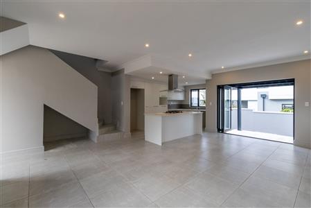 False - Townhouse For Sale in Broadacres, Sandton, Gauteng - M122732